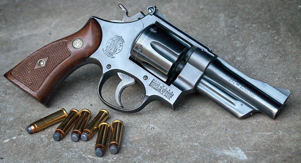 Ilustrasi Pistol Revolver yang digunakan Dokter Helmi untuk membunuh Istrinya. (Foto: Luckygunner)