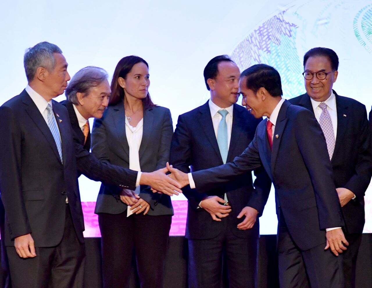 Presiden Joko Widodo menghadiri KTT ASEAN ke-31 yang diselenggarakan di Philippines International Convention Center Manila, Filipina pada hari Senin, 13 November 2017. (Foto: Biro Pers/Setpres) 