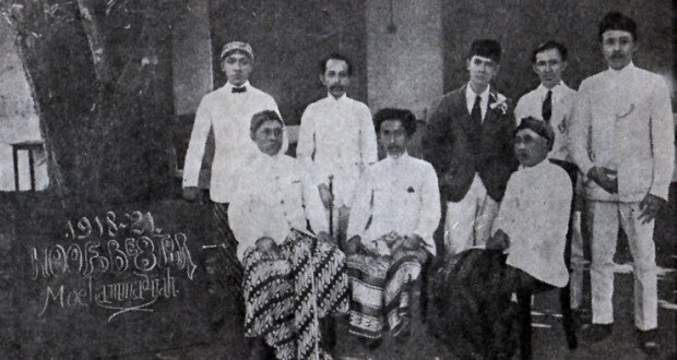 KH Ahmad Dahlan, bersama generasi pendiri organisasi yang dipimpinnya. (foto: dok)