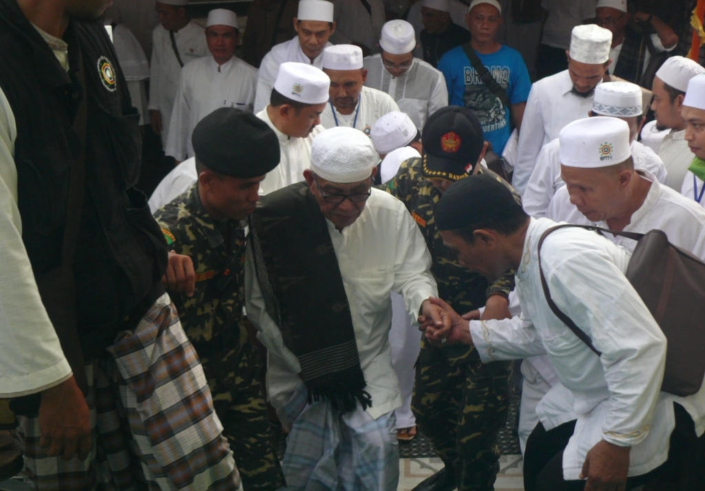 MURSYID: Syekh H Amran Waly Al-Khalidi, Pimpinan Majelis Pengkajian Tauhid Tasawuf (MPTT) Asia Tenggara. (foto: ist)