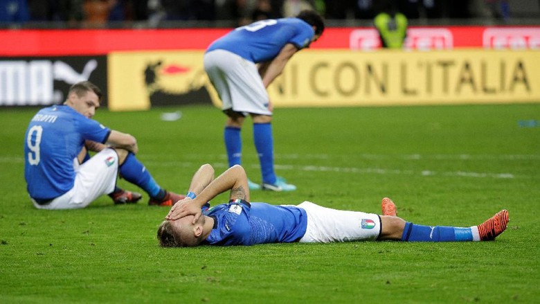 Pemain Timnas Italia saat disingkirkan Swedia dalam babak play- off. 