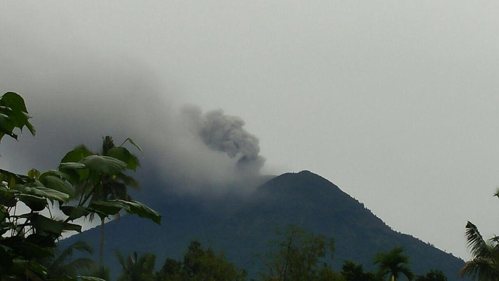 Kondisi terkini Gunung Agung yang mengalami erupsi. (Foto: PVMBG)