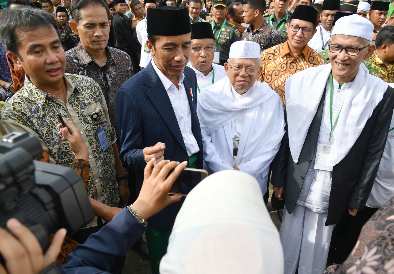 Presiden Jokowi saat saat menghadiri Pembukaan Musyawarah Nasional (Munas) Alim Ulama dan Konferensi Besar Nahdlatul Ulama yang digelar pada Kamis, 23 November 2017 di Masjid Raya Hubbul Wathan, Kota Mataram, Provinsi Nusa Tenggara Barat (NTB). (Foto: Biro Pers Setpres)