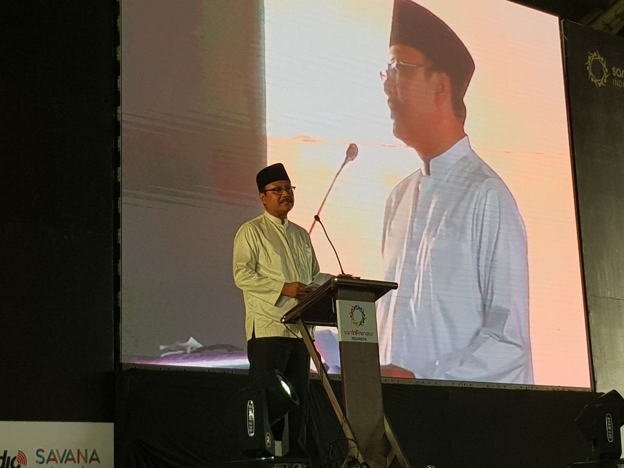 Wagub Jatim Saifullah Yusuf (Gus Ipul) saat menghadiri Santri Preneur Award 2017 di JX Internasional, Surabaya, Sabtu (25/11)
