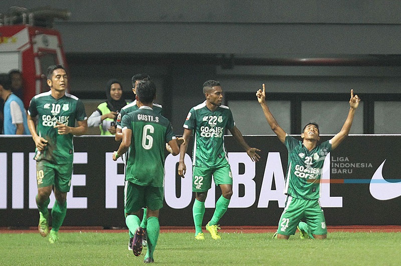 Pemain PSMS Medan merayakan gol usai membobol gawang PSIS Semarang di laga semifinal Liga 2, malam ini. 
