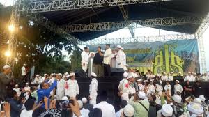 Gubernur DKI Jakarta Anies Baswedan berada di panggung aksi Reuni 212 di Monas Jakarta