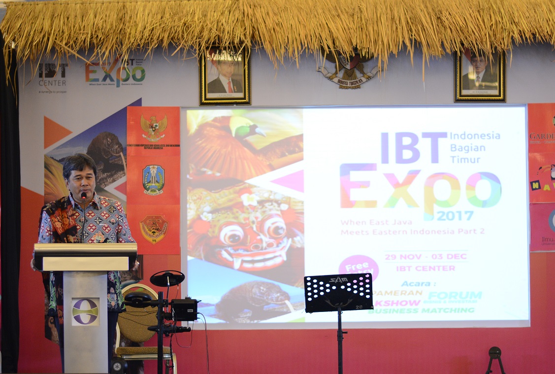 epala Dinas Perindustrian dan Perdagangan Jawa Timur, M Ardi Prasetyawan saat menutup acara IBT Expo 2017, Minggu 3 Desember 2017. (foto : ngopibareng)