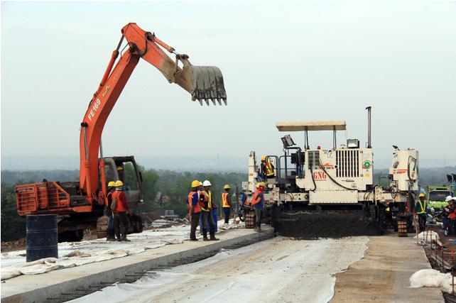   Proses pembangunan Tol Pandaan-Malang. (Foto: Dokumentasi)