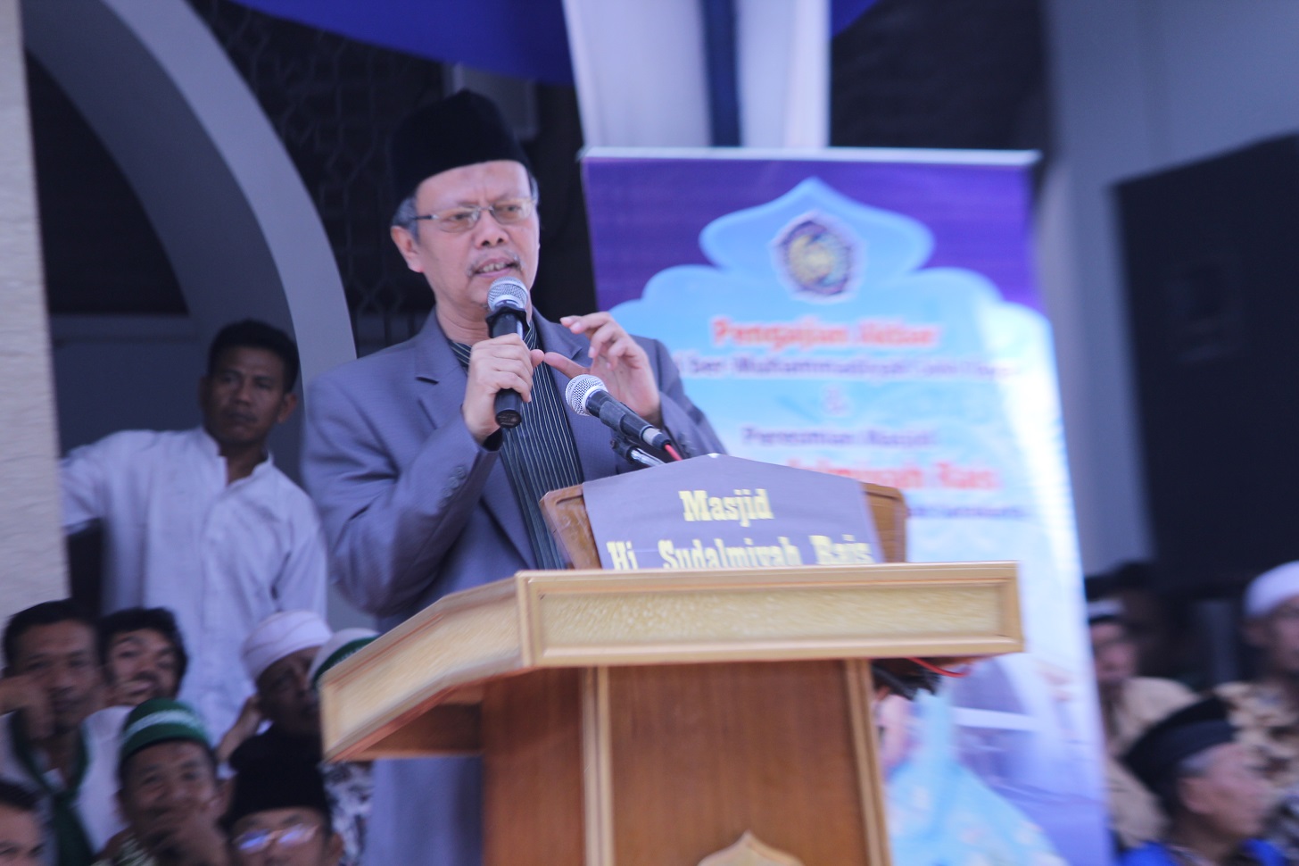 PIDATO: Yunahar Ilyas pada acara Peresmian Masjid Kampus UMS Hj Sudalmiyah Rais, Jogjakarta, Ahad (3/12/2017). (foto: ist)