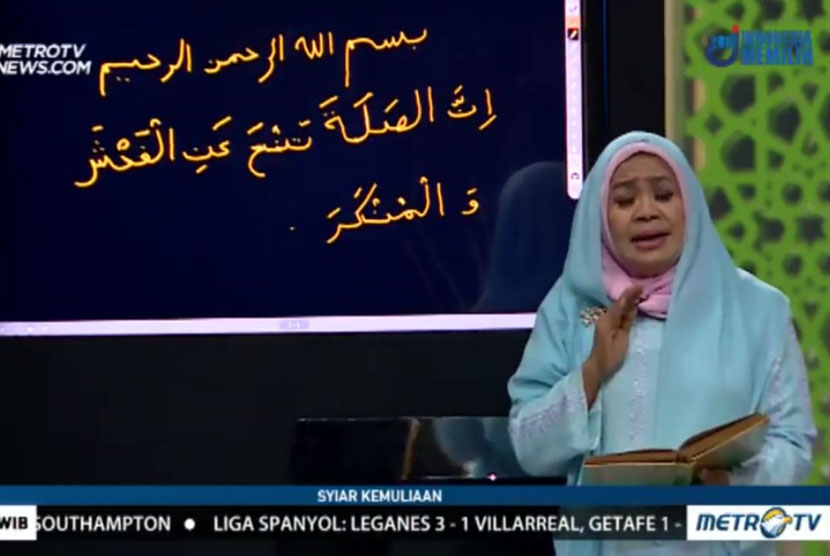 Ustazah Nani Handayani dinilai salah dalam menuliskan huruf dan tanda baca dalam salah satu episode Syiar Kemuliaan yang ditayangkan MetroTV. (Foto: Google)