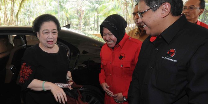 (dari kiri) Ketum PDIP Megawati, Walikota Surabaya Tri Rismaharini, dan Sekjen PDIP Hasto Kristiyanto. Foto : Istimewa