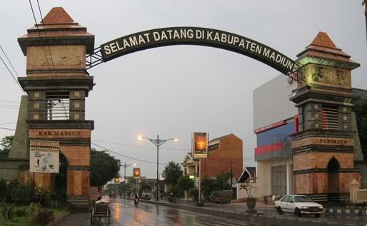 Gapura masuk  Kabupaten Madiun. Foto : Istimewa