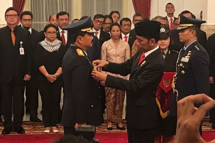 Prosesi pelantikan panglima TNI yang dilakukan Presiden Jokowi pada Marsekal TNI Hadi Tjahjono.