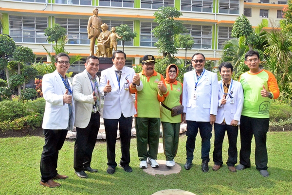 Gubernur Jatim menghadiri HUT  RSUD Dr. Soetomo ke-79 di RSUD Dr. Soetomo, Jl. Mayjend Prof. Dr. Moestopo No. 6 - 8, Gubeng, Surabaya, Jumat, 8 Desember 2017.