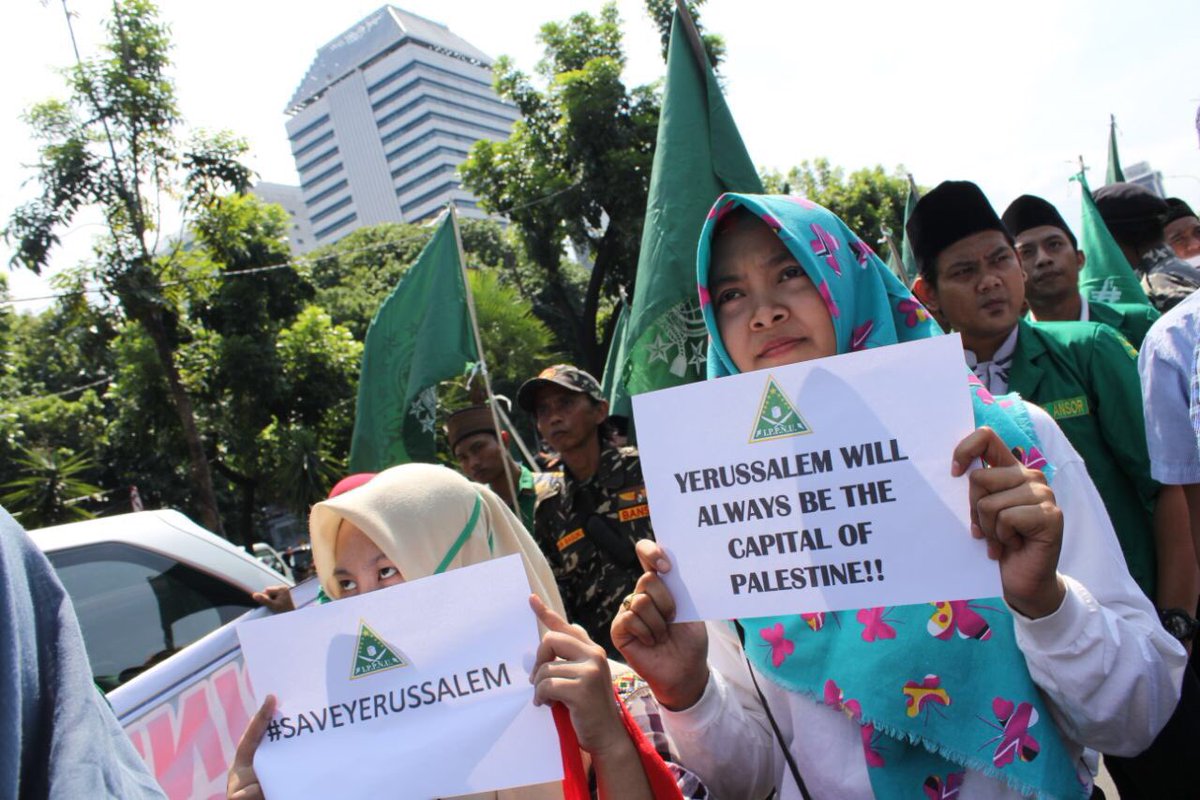 Aksi damai massa NU di depan Kedutaan Besar Amerika Serikat untuk Indonesia di Jakarta, Jumat, 8 November 2017. (Foto: Istimewa)