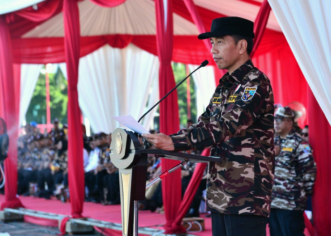 Presiden Joko Widodo pagi ini, Sabtu, 9 Desember 2017, bertindak sebagai inspektur apel kebangsaan bela negara Forum Komunikasi Putra-Putri Purnawirawan Indonesia (FKPPI). Apel tersebut digelar di Lapangan Monumen Nasional, Jakarta.