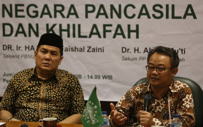 Abdul Mu'thi, Sekjen PP Muhammadiyah (kanan) bersama Helmy Faishal Zaini, Sekjen PBNU. (foto: ngopibareng.id)
