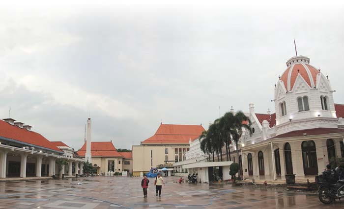 Kawasan Balai Pemuda, dengan dua gedung DPRD Surabaya. Di kawasan cagar budaya ini akan dibangun lagi dua gedung DPRD. (foto: anis)