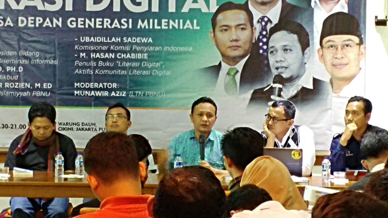 Disksusi Literasi Digital untuk Masa Depan Generasi Milenial, di Warung Daun, Cikini, Jakarta Pusat, pada Selasa malam (12/12/2017).