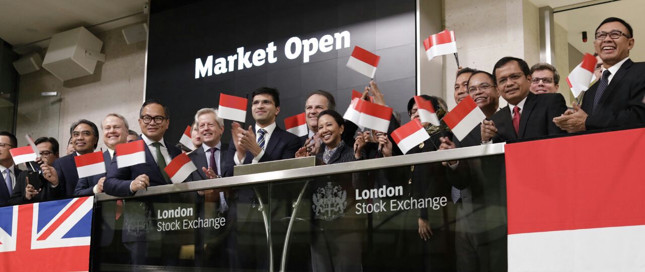 PT. Jasa Marga menerbitkan obligasi luar negeri  pertama kalinya di dunia dengan mata uang rupiah bernama Komodo Bond yang tercatat di London Stock Exchange pada Rabu 13 Desember 2017 (Foto: Setpres)