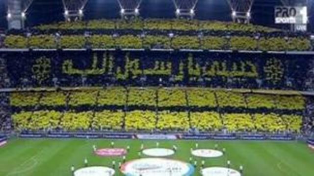SHAWALAT NABI: Formasi pada pendukung fanatik Borussia Dortmund membentuk huruf Arab. (foto: ist)