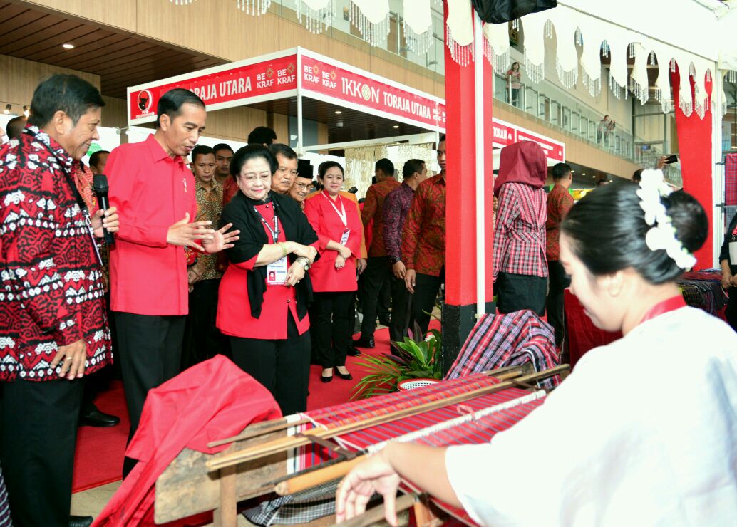 Presiden Jokowi saat menghadiri Rapat Koordinasi Nasional (Rakornas) Tiga Pilar PDI-Perjuangan, pada Sabtu, 16 Desember 2017, di Indonesia Convention Exhibition (ICE) BSD, Tangerang.