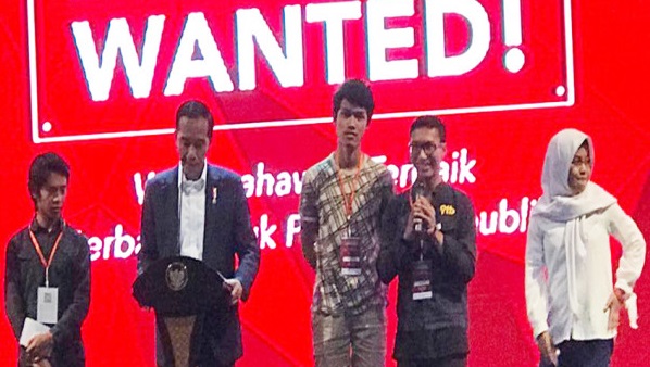 Presiden Jokowi bersama dengan empat entrepreneur muda dalam pertemuan Entrepreneurs Wanted! (EW!)