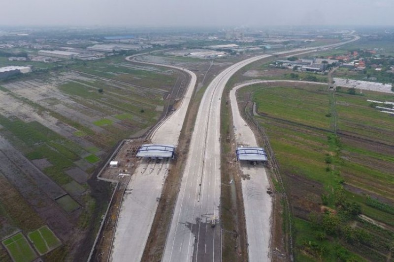 Foto dari udara jalan tol Surabaya-Mojokerto yang diresmikan Presiden Joko Widodo dua lalu. (Foto: Jasa Marga)