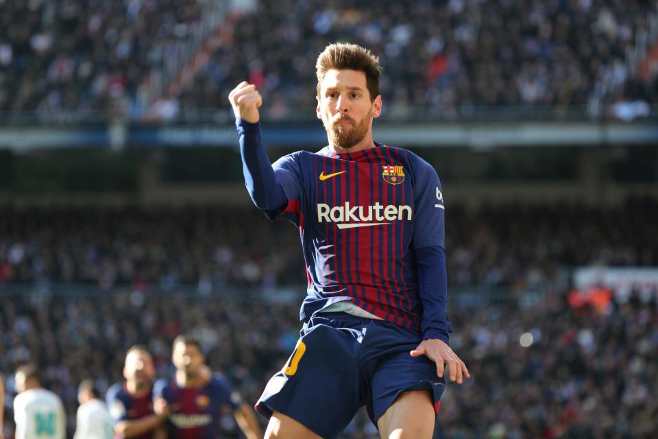 Aksi Messi usai mencetak gol ke gawang Real Madrid melalui tendangan penalti. foto;reuters