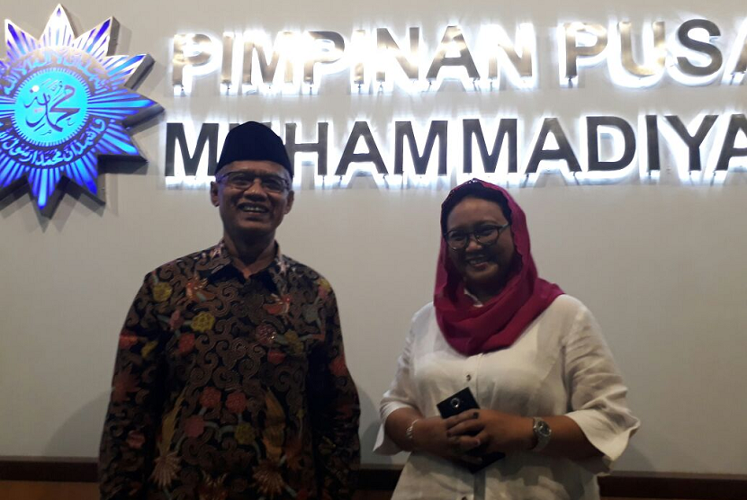 Menteri Luar Negeri Retno LP Marsudi bertemu Ketua PP Muhammadiyah, Haedar Nashir, di Kantor Pimpinan Pusat Muhammadiyah di Jalan Cik Ditiro, Yogyakarta, (Foto: Wahyu Suryana / Republika)