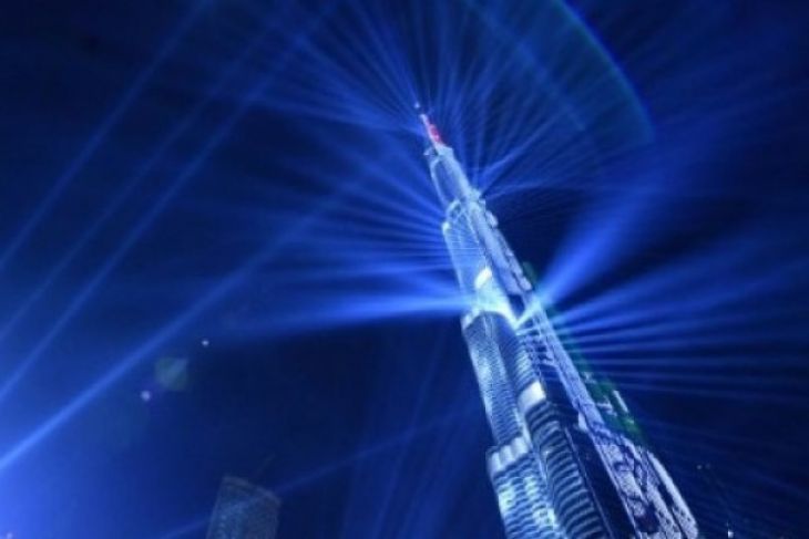Menara 828 meter Burj Khalifa.