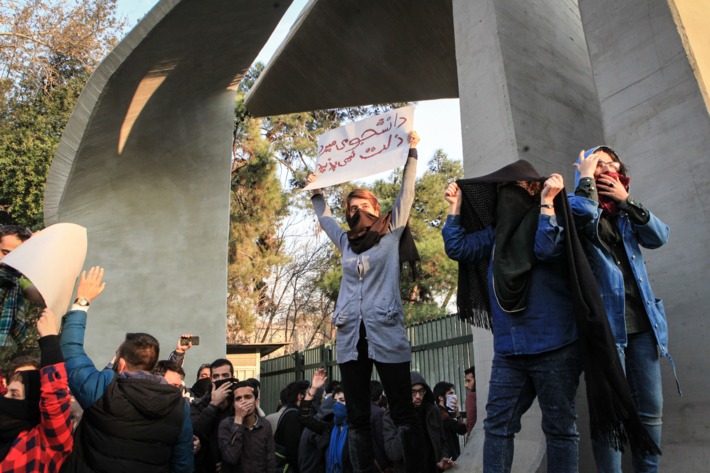 Warga Iran yang berunjukrasa sejak 28 Desember 2017. (Foto: Google)