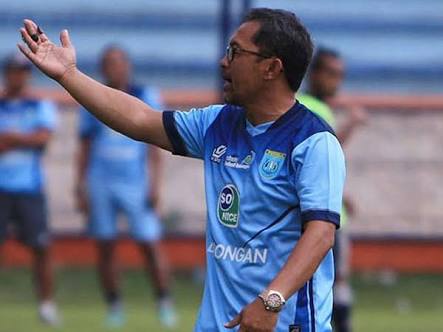 Pelatih Persela Lamongan,  Aji Santoso hanya memberikan libur dua hari.