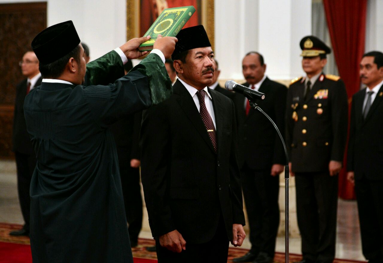 Djoko Setiadi dilantik oleh Presiden Joko Widodo sebagai kepala BSSN, di Istana Negara, Jakarta, Rabu, 3 Januari 2018. (Foto: Biro Pers Setpres)