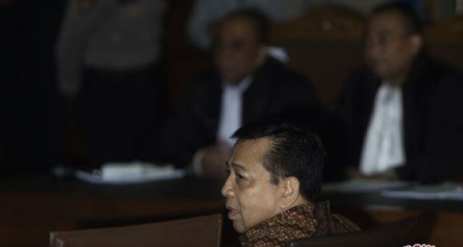 Mantan Ketua DPR Setya Novanto saat menjalani sidang di Pengadilan Tindak Pidana Korupsi. (Foto: Dokumentasi)