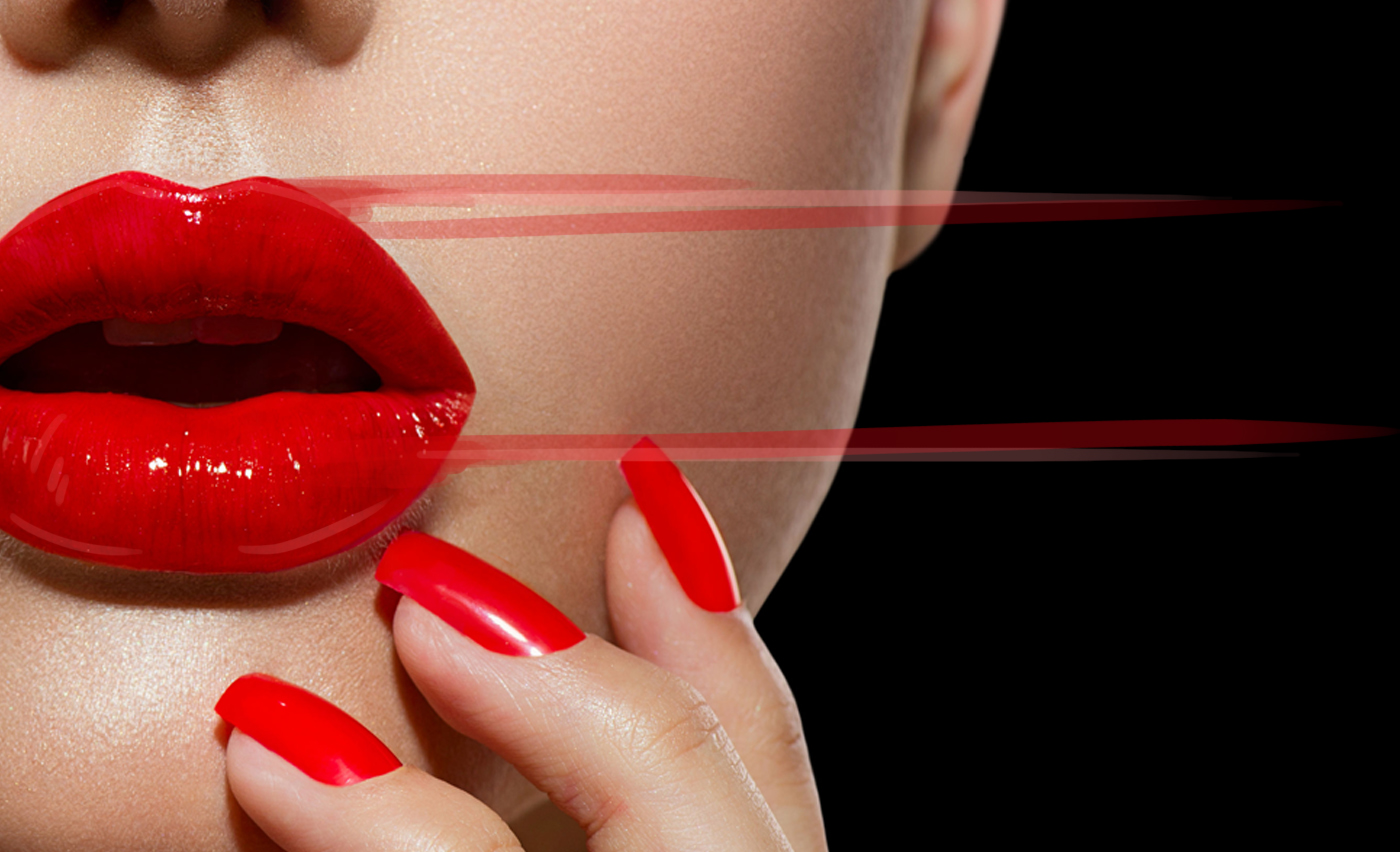 Bibir dengan menggunakan lipstik warna merah. (foto : pinterest)
