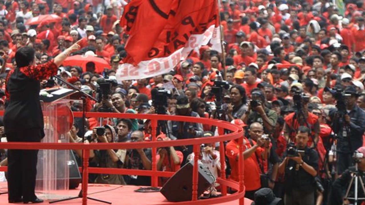 Megawati berorasi di depan ribuan kader PDIP. (Foto: Dokumentasi)