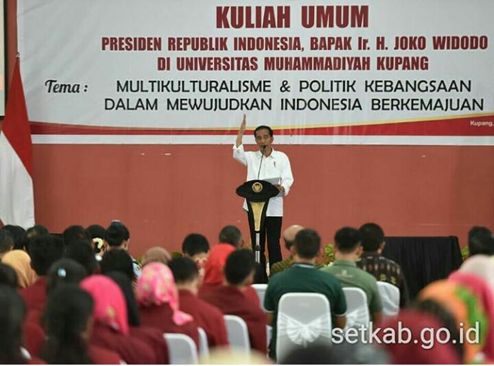 KULIAH UMUM: Presiden Joko Widodo (Jokowi) memberikan kuliah umum di Universitas Muhammadiyah Kupang. (foto:setneg)