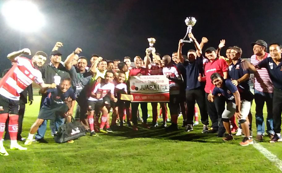 Madura United keluar sebagai juara Suramadu Super Cup setelah menahan Kedaf FA dalam laga terakhir, malam tadi. foto:ngopibareng.id