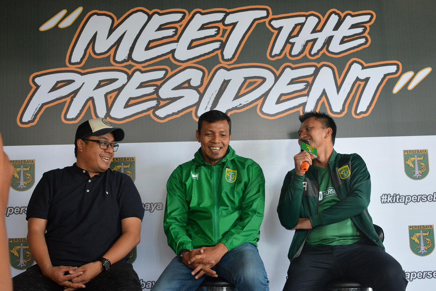 Dari kiri: Manajer Persebaya Choirul Basalamah, Bejo Sugiantoro, dan Presiden klub Azrul Ananda, saat acara Meet The President, Senin 15 Januari 2018. (foto: hrs/ngopibareng)