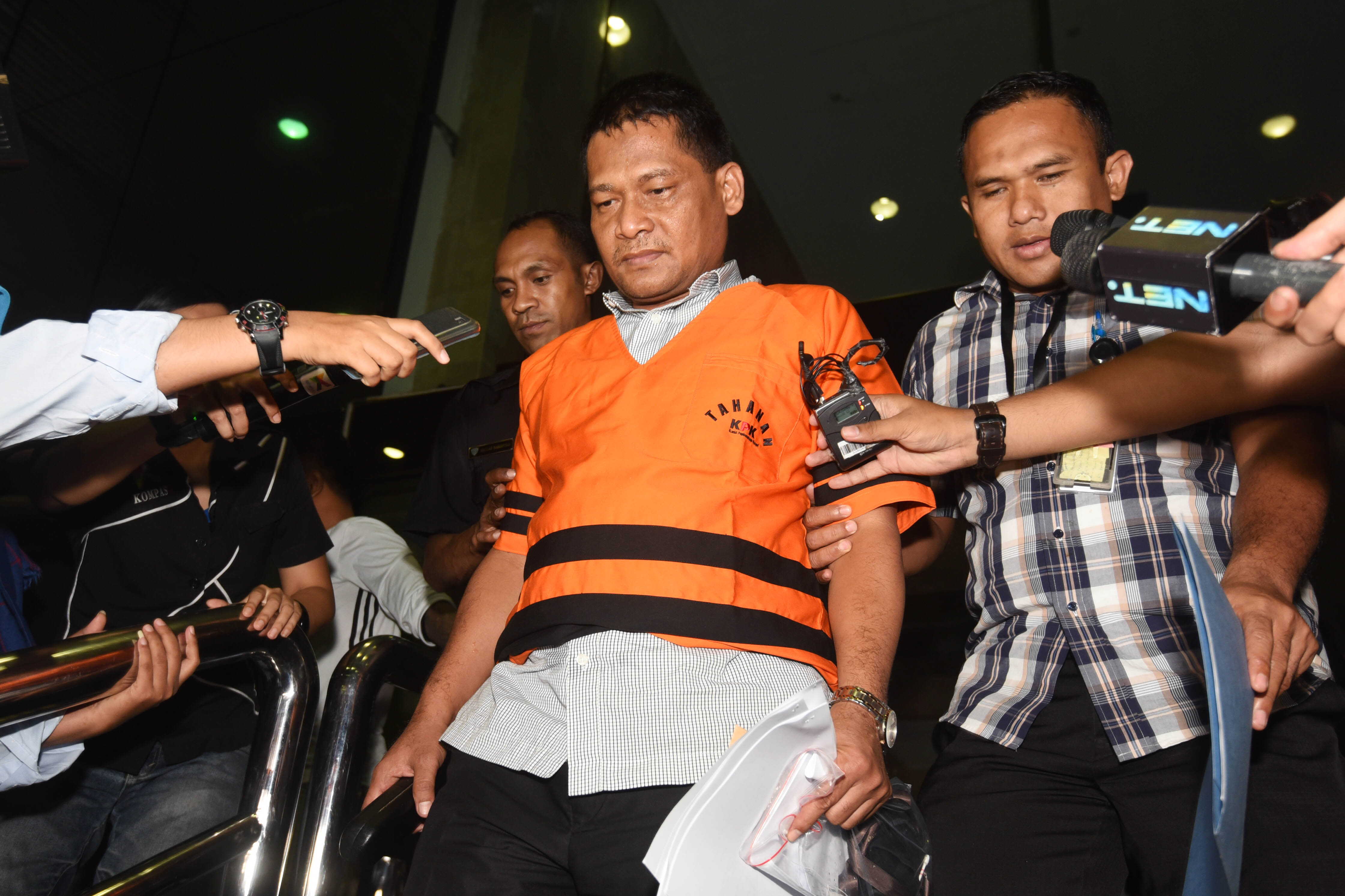 Rohadi, mantan Panitera Pengganti pada Pengadilan Negeri Jakarta Utara dalam penyidikan tindak pidana pencucian uang (TPPU). (Foto: Antara)