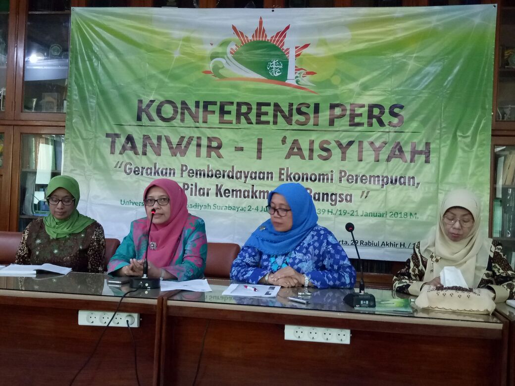 PENCERAHAN: Siti Noordjannah Djohantini, Ketua Umum Pimpinan Pusat (PP) 'Aisyiyah, memberikan keterangan pers. (foto: ist) 