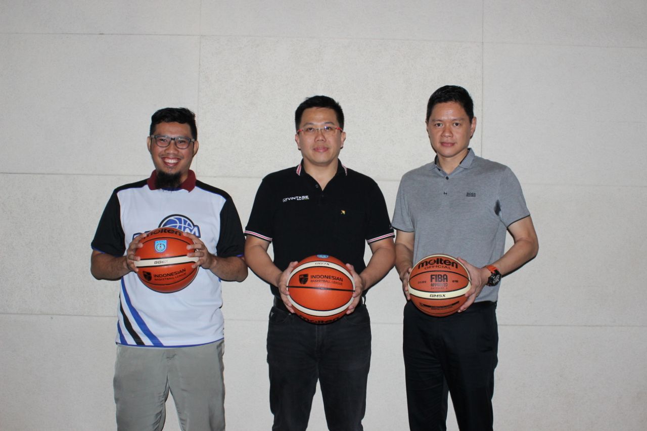 Pengelola Kompetisi Basket Dream League. (foto: hrs/ngopibareng)
