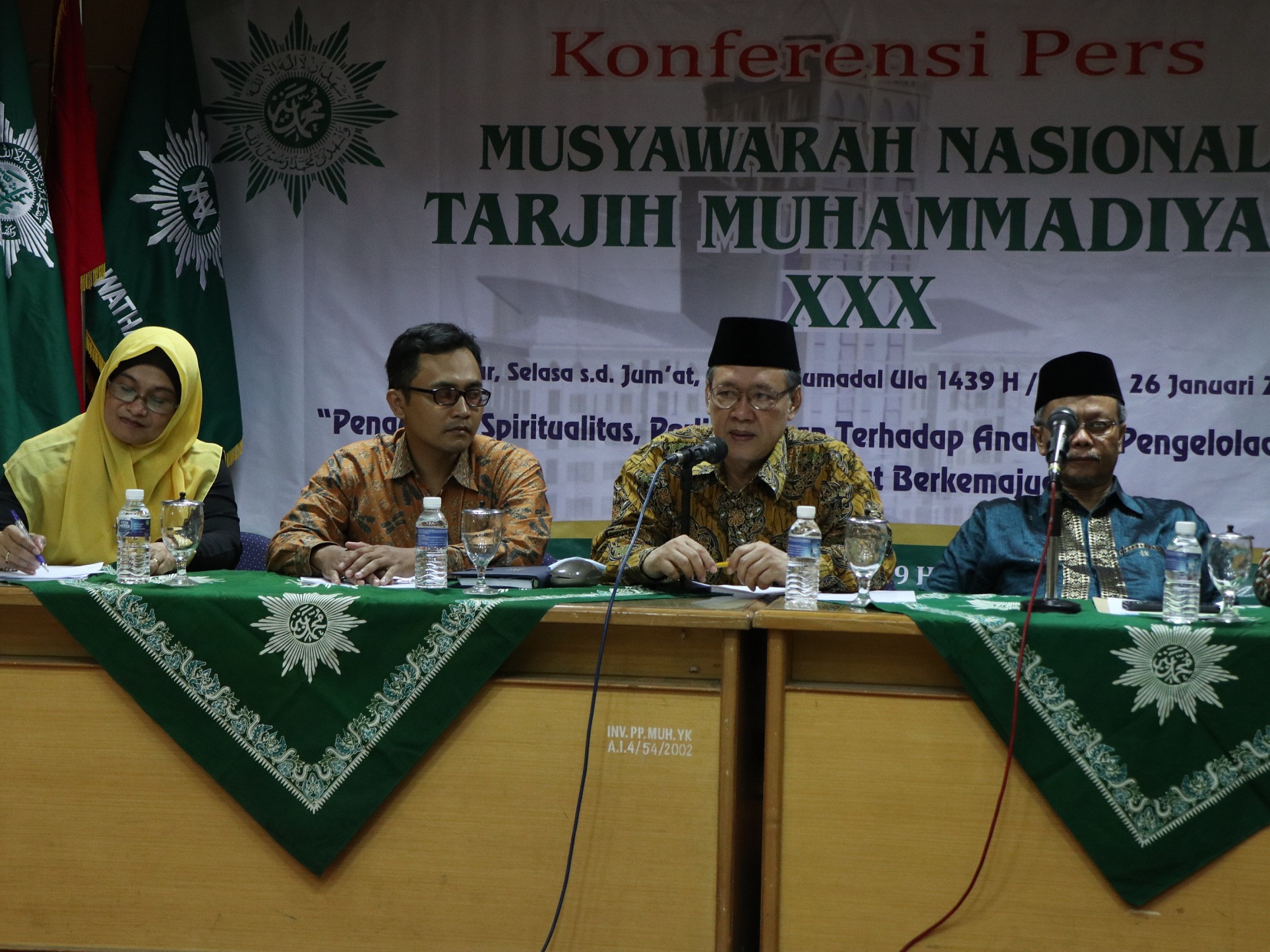 KONFERENSI: Syamsul Anwar, Ketua Majelis Tarjih dan Tajdid PP Muhammadiyah, memberi keterangan pers. (foto: ist) 