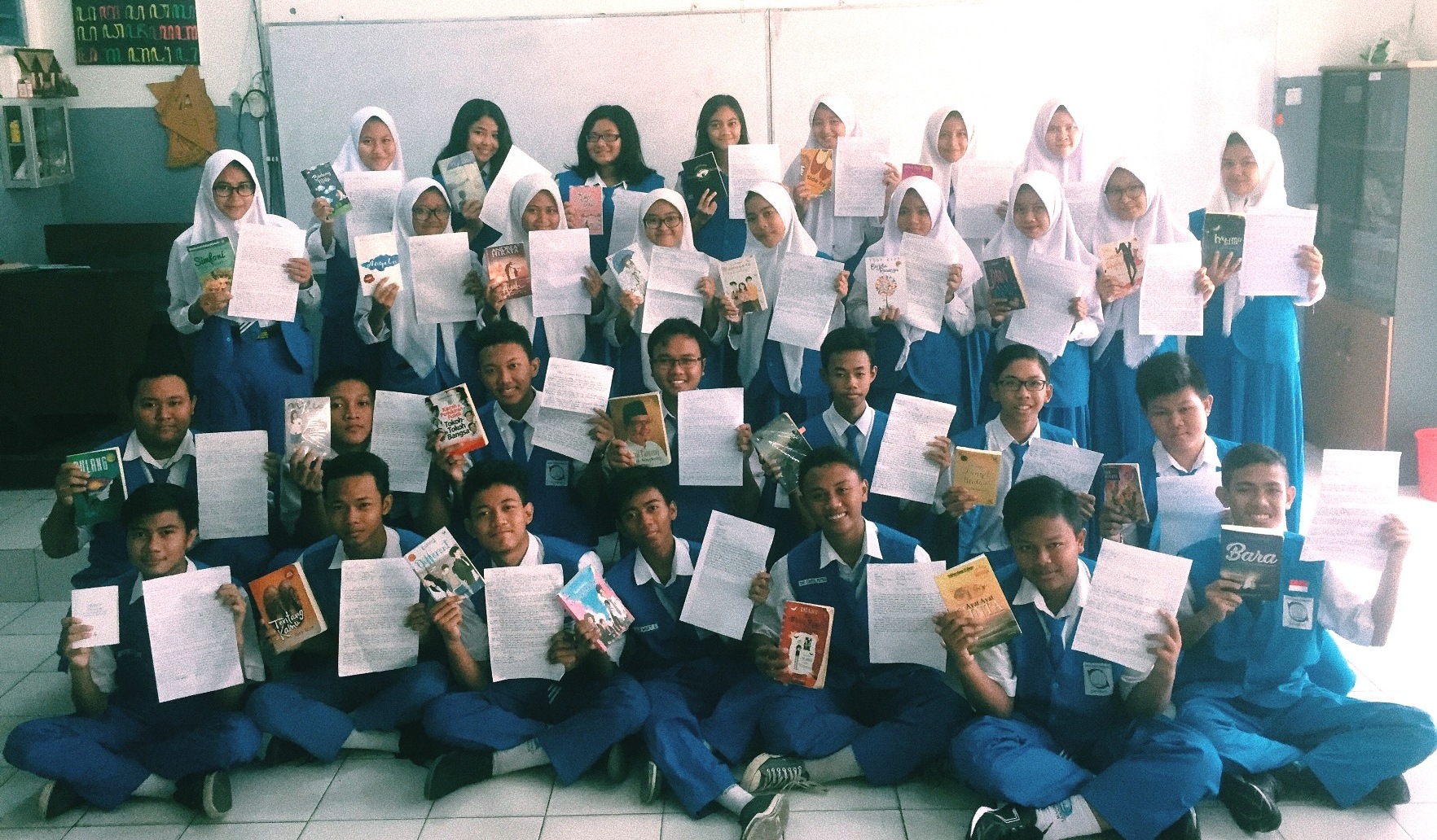 Siswa-siswi Kelas X MIPA 1 SMA Barunawati Surabaya