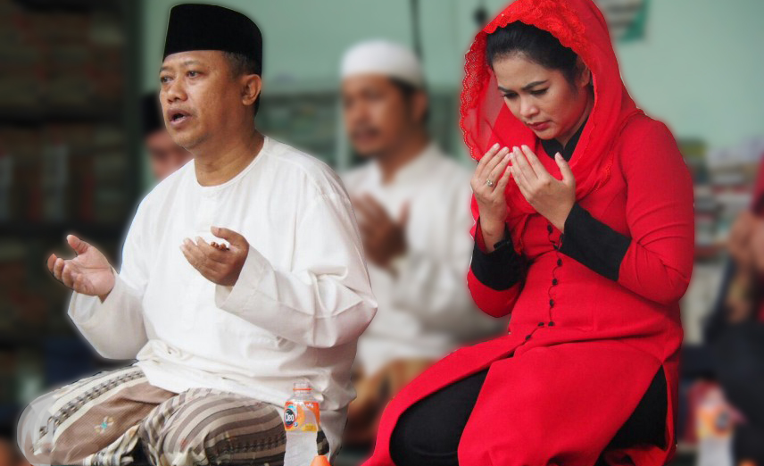 Puti Guntur Soekarno berdoa di makam Sunan Ampel. (Foto : ngopibareng.id)
