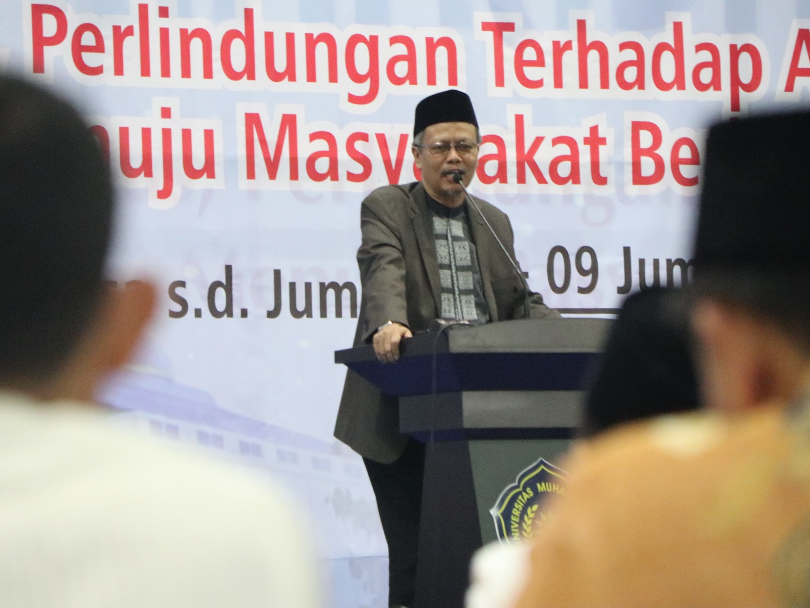 PENUTUPAN: Ketua Pimpinan Pusat Muhammadiyah bidang Tarjih, Tajdid, dan Tabligh, Yunahar Ilyas. (foto: ist)  