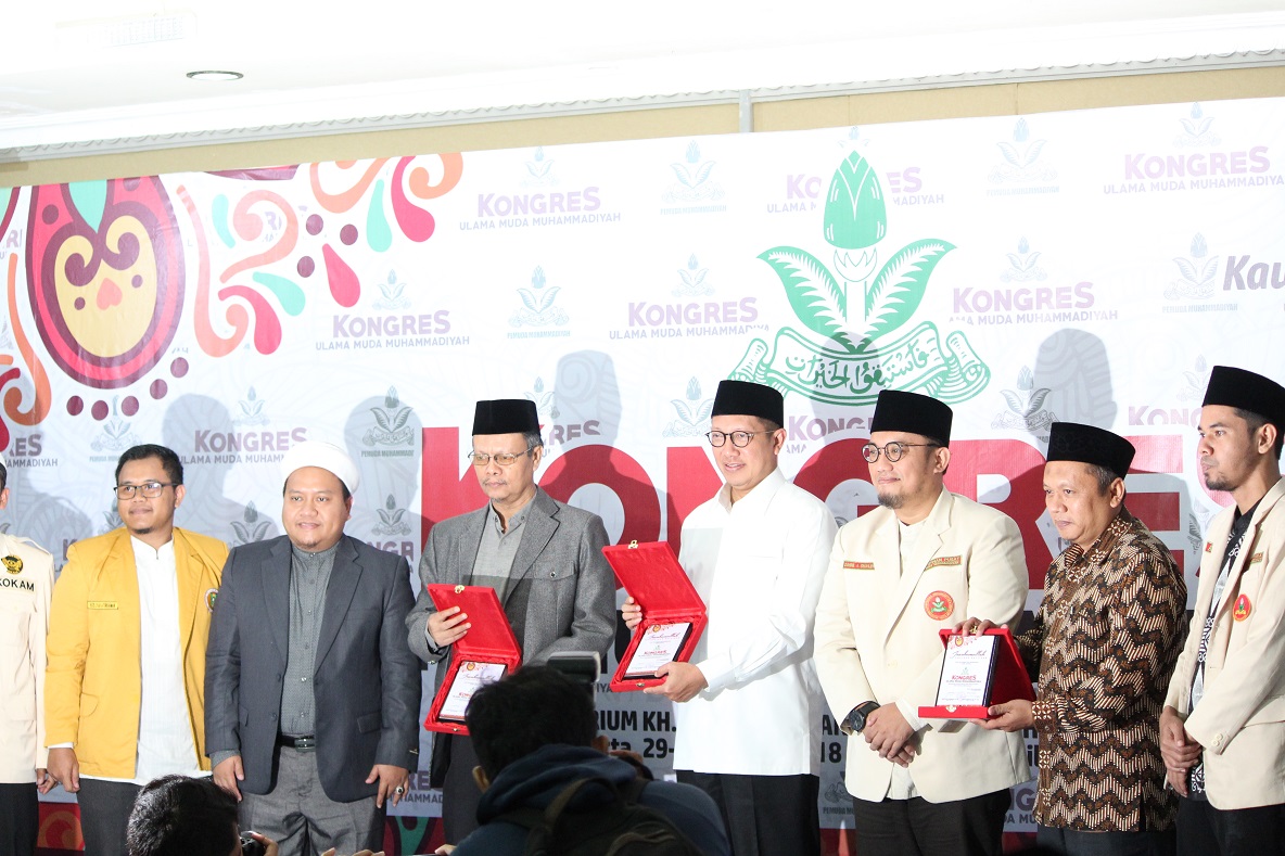 ULAMA: Kongres Ulama Muda Muhammadiyah dibuka Menteri Agama Lukman Hakim Saifuddin, dihadiri Ketua PP Muhammadiyah Yunahar Ilyas, Ketua Majelis Tabligh Fathurrahman Kamal. (foto: ist)
