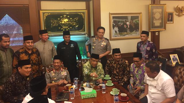 KERJA SAMA: Kapolri Tito Karnavian bersama pengurus ormas-ormas yang tergabung di Lembaga Persahabatan Ormas Islam (LPOI) di Gedung PBNU, Jakarta.