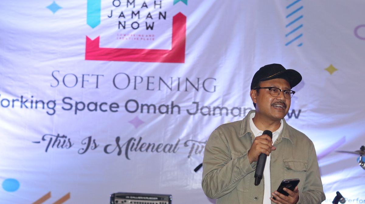Gus Ipul ketika mengunjungi sekaligus membuka Omah Jaman Now, Jumat 2 Februari 2018. (Foto: Farid/ngopibareng.id)